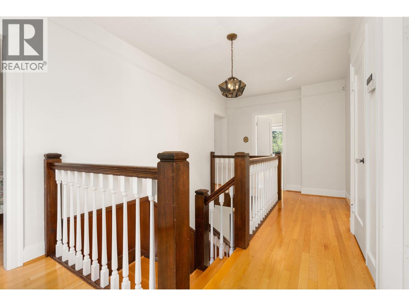 1537 W 40th Avenue Property Photo 25