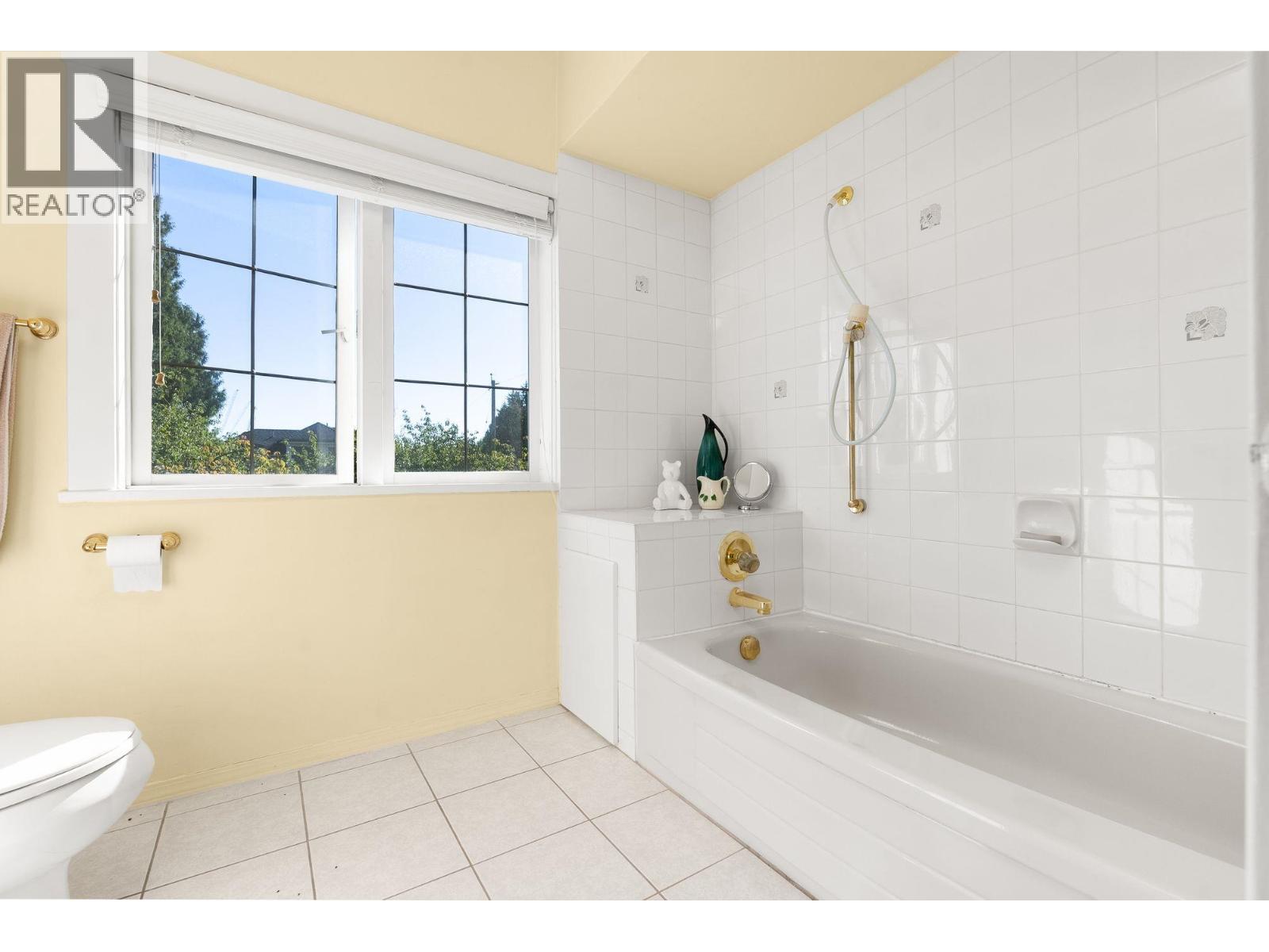 1537 W 40th Avenue Property Photo 34