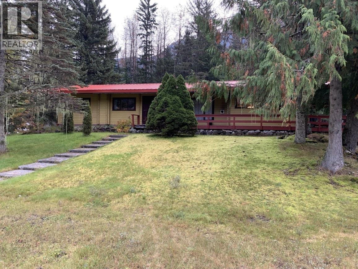1014 Railway Street Property Photo 1