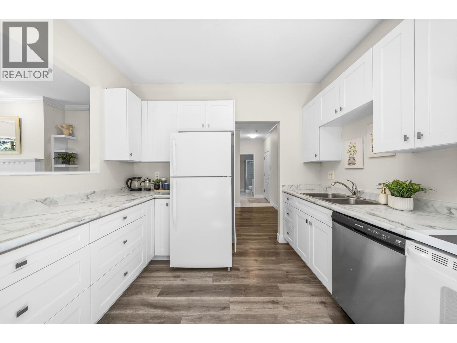 105 6688 BURLINGTON AVENUE Property Photo 1