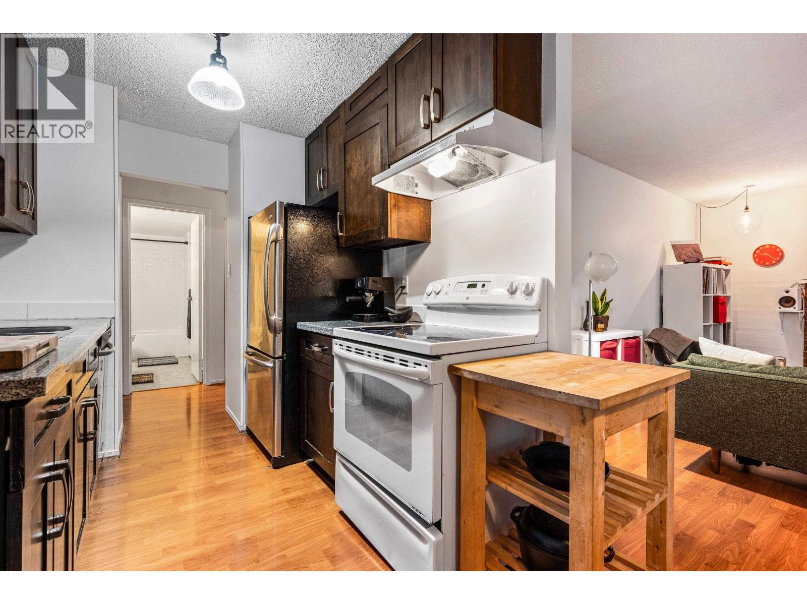402 5340 Hastings Street Property Photo 5