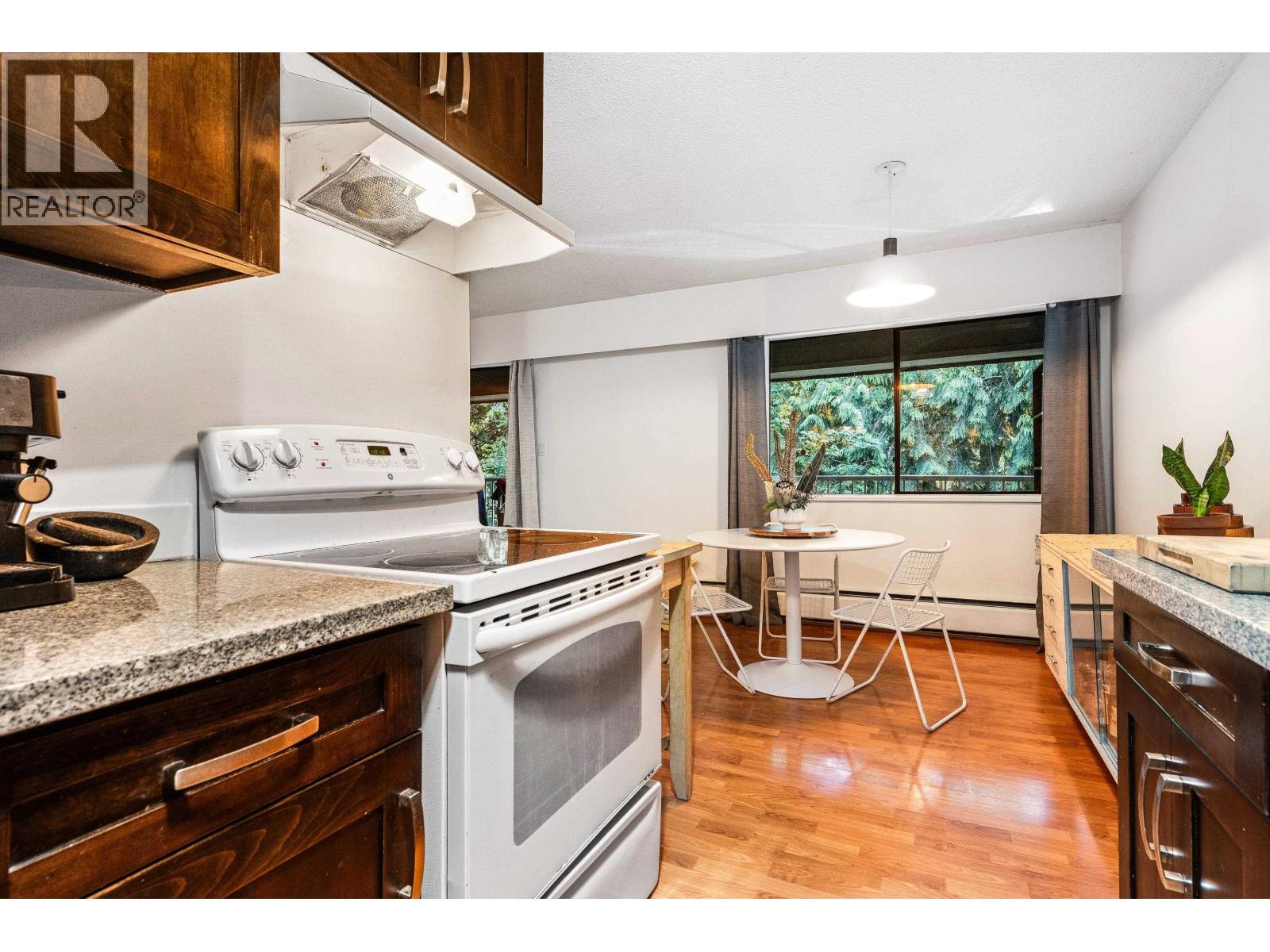 402 5340 Hastings Street Property Photo 6