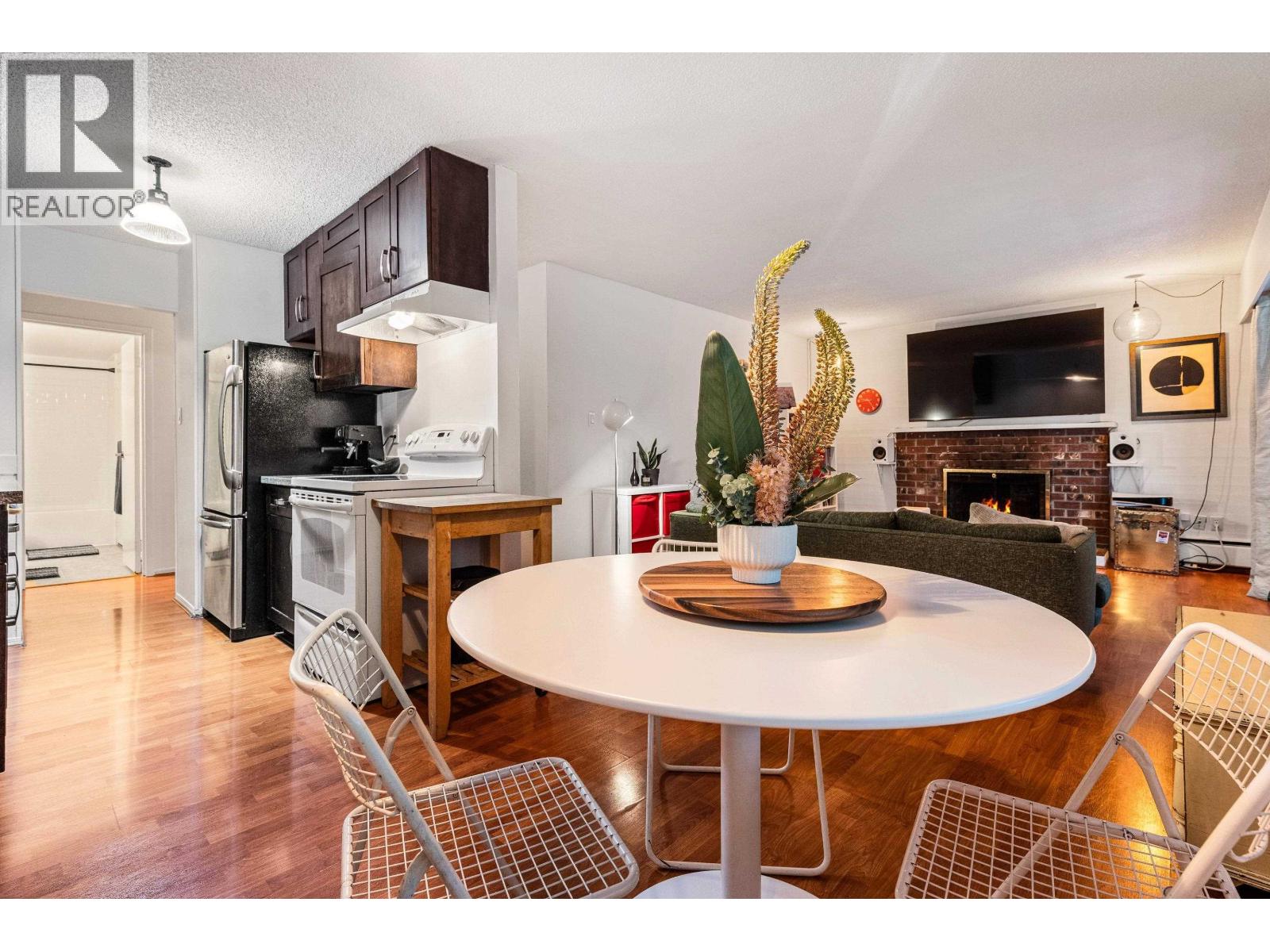 402 5340 Hastings Street Property Photo 10
