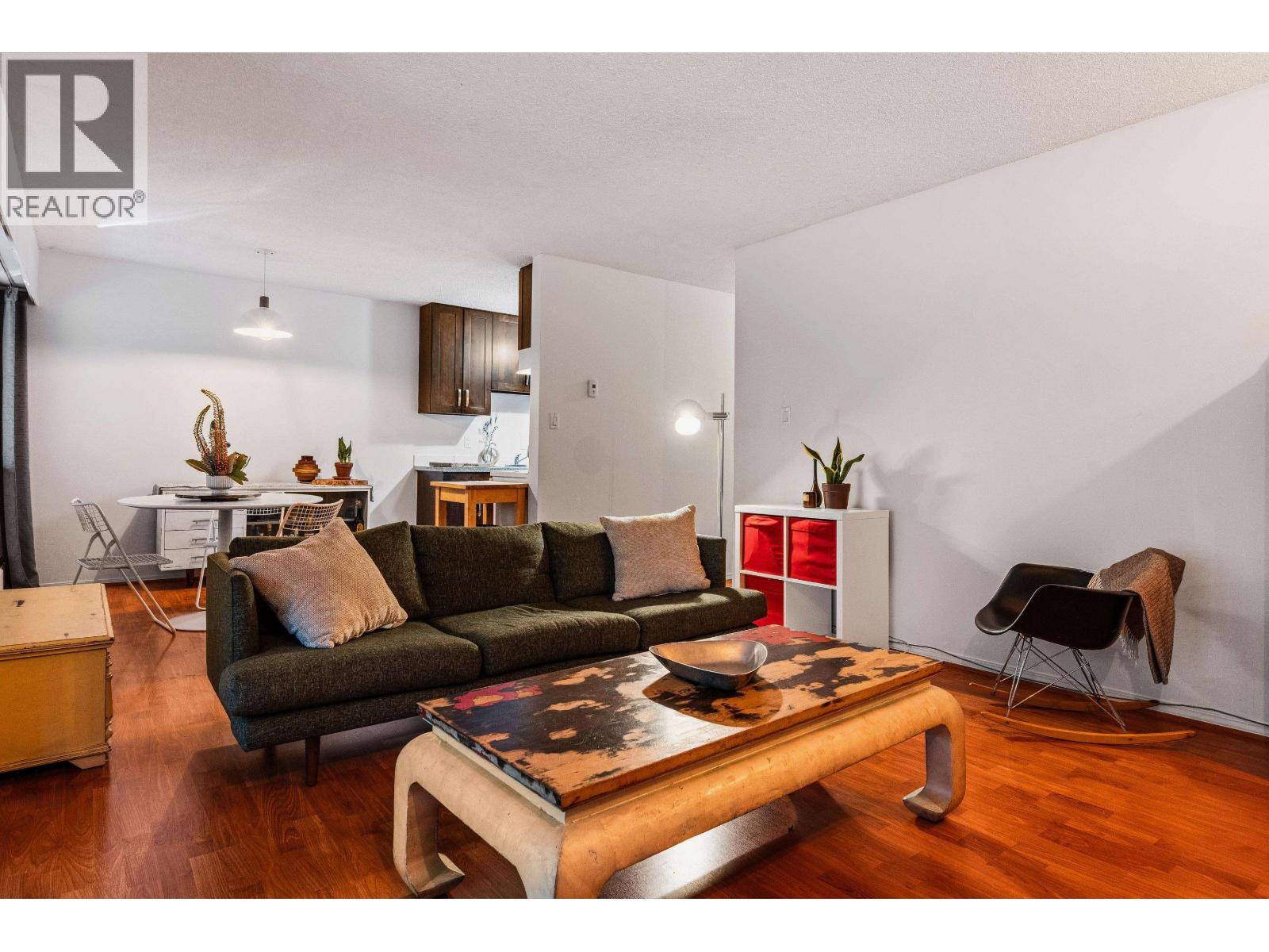 402 5340 Hastings Street Property Photo 12