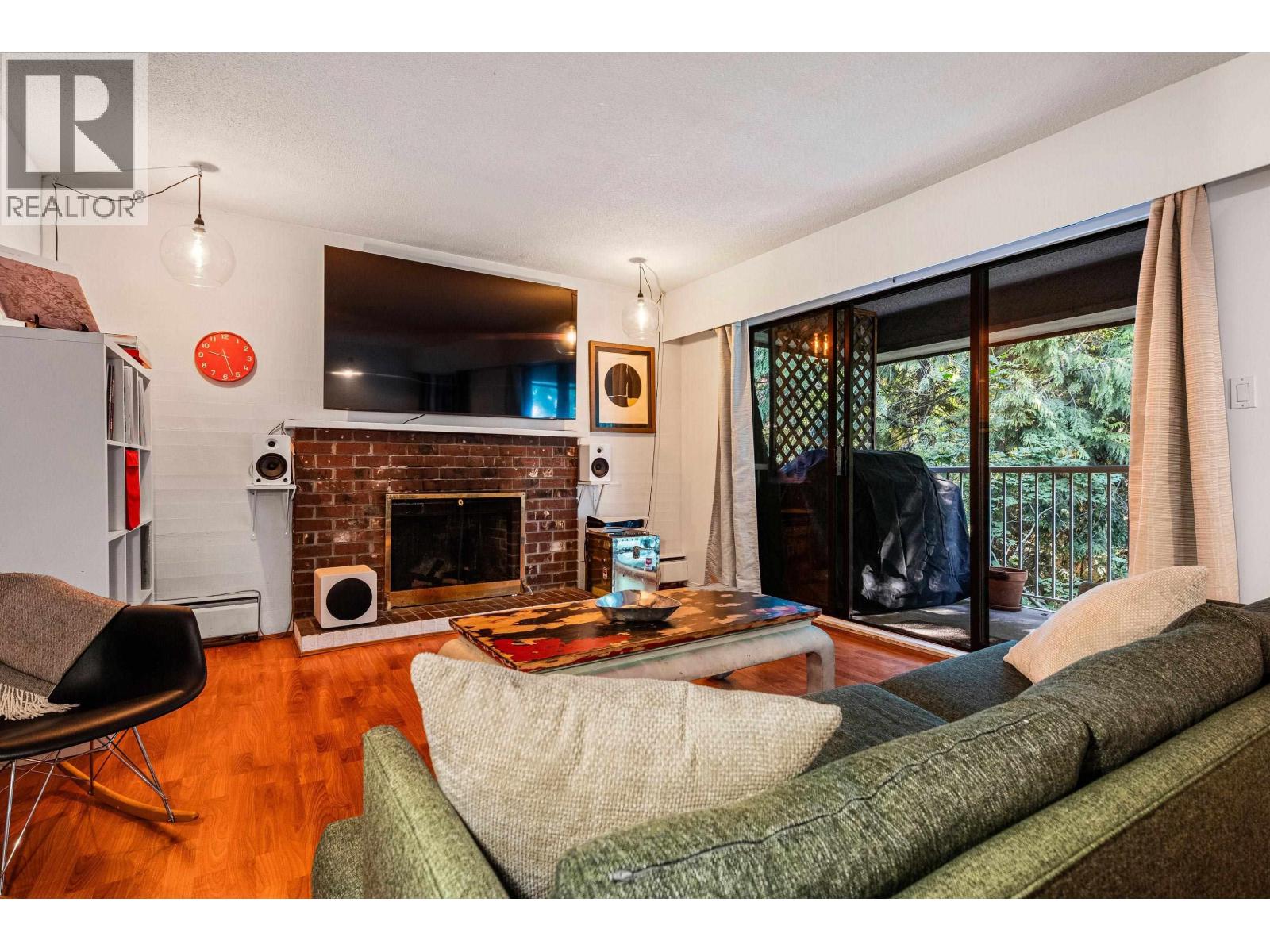 402 5340 Hastings Street Property Photo 14