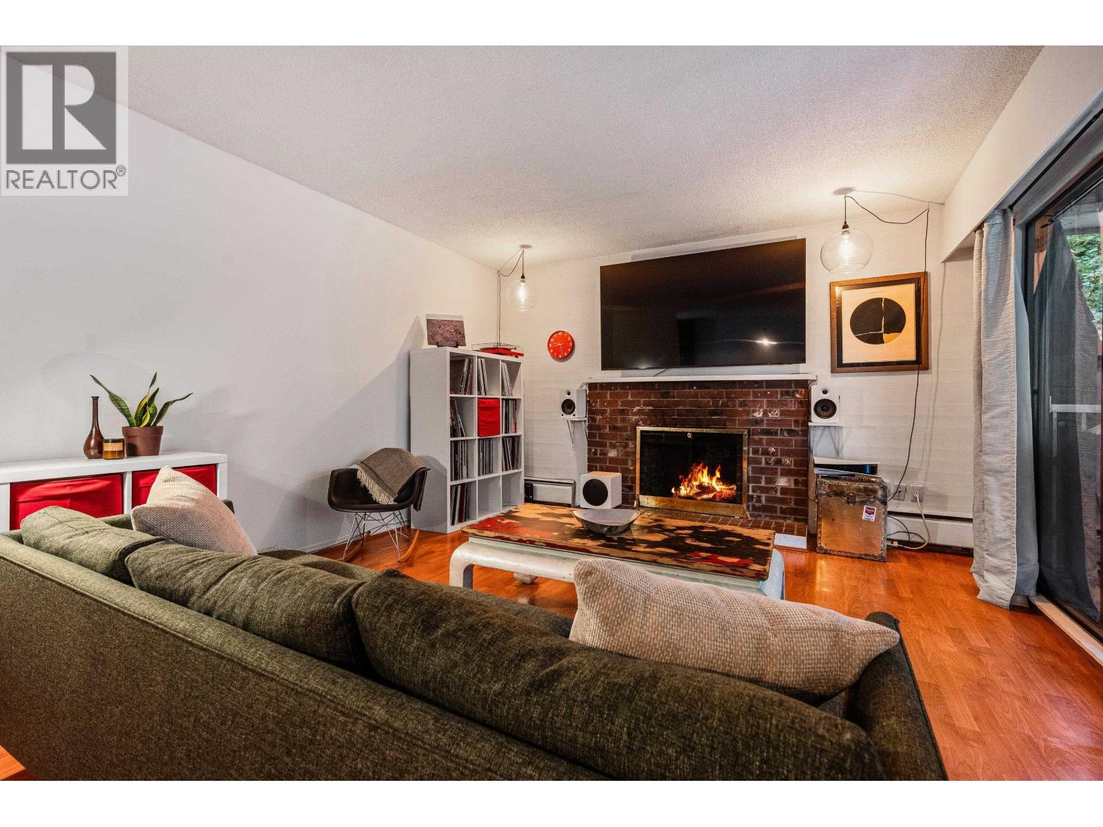 402 5340 Hastings Street Property Photo 15