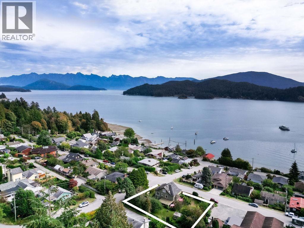 589 Seaview Road Property Photo 1