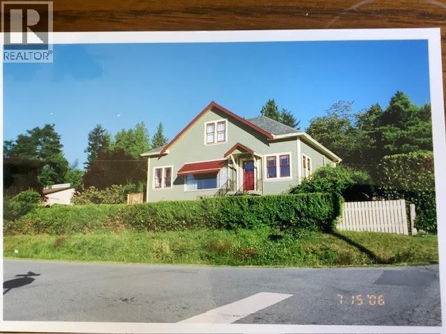 589 SEAVIEW ROAD Property Photo 1