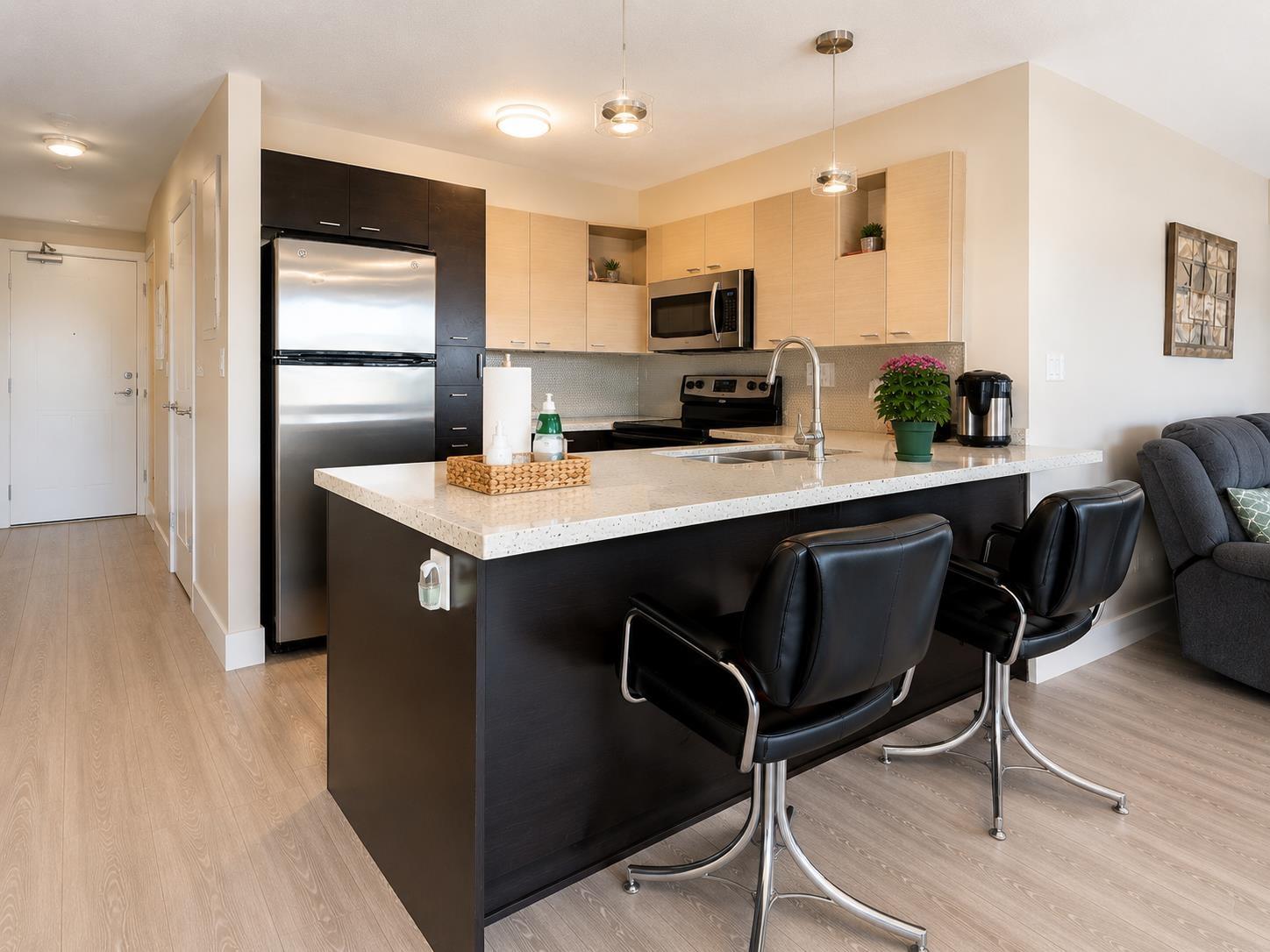 306 7445 120 Street Property Photo 1