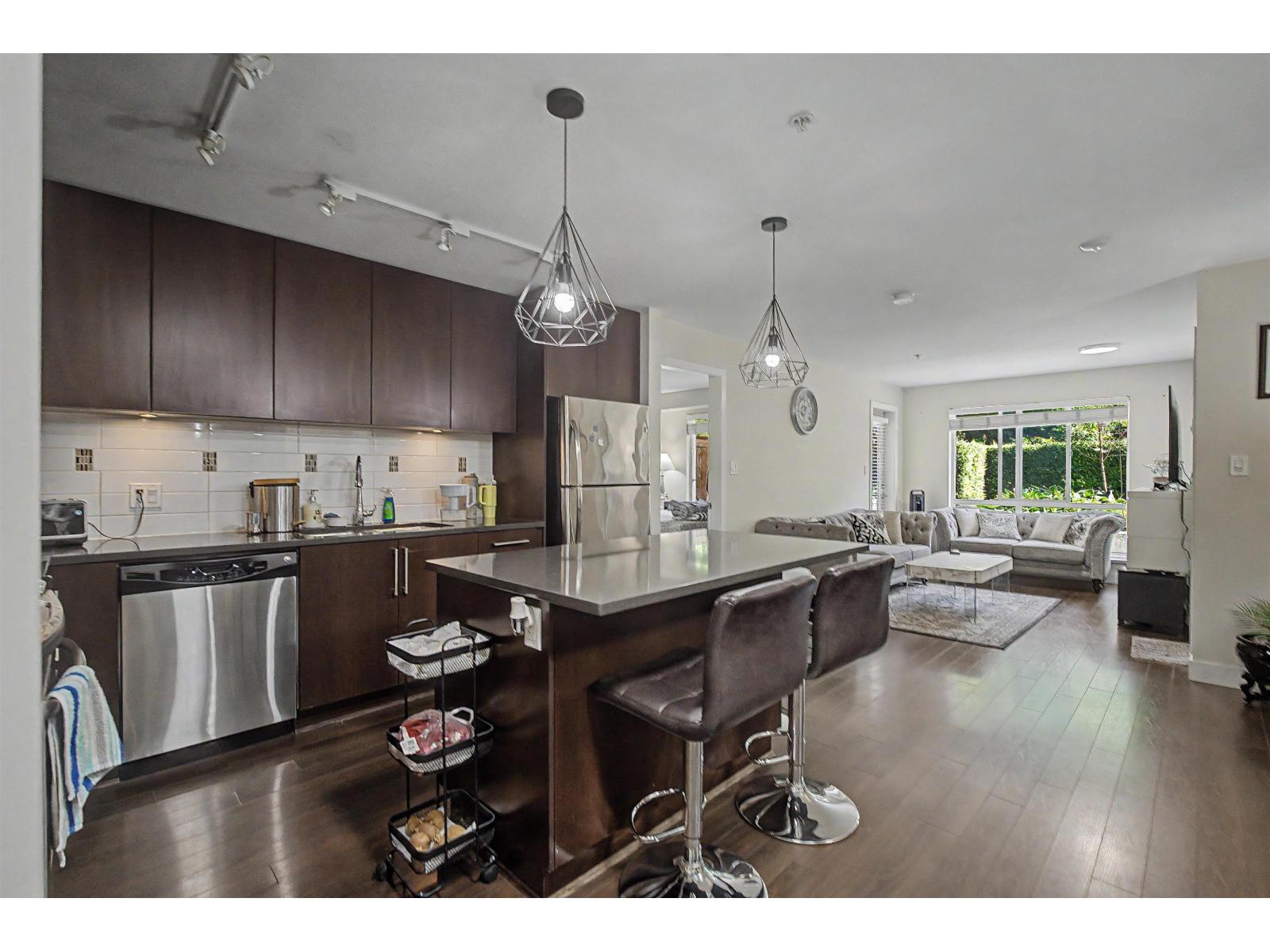 252 15850 26 Avenue Property Photo 1