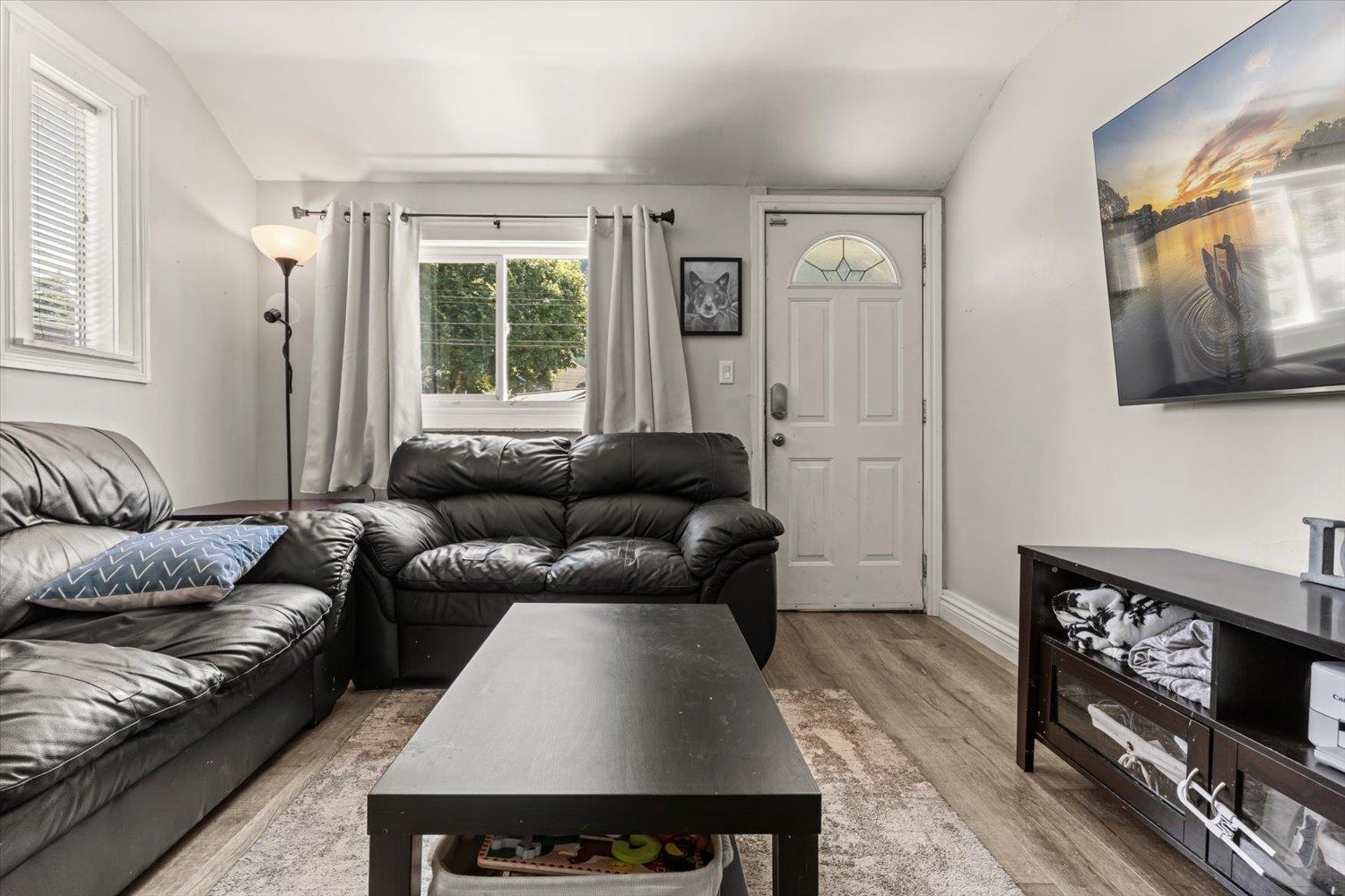 325 Hudson Bay Street Property Photo 8