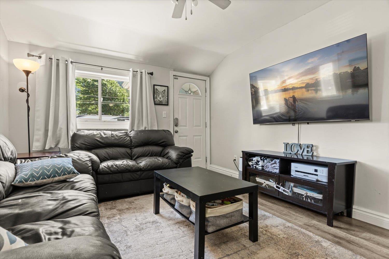 325 Hudson Bay Street Property Photo 10