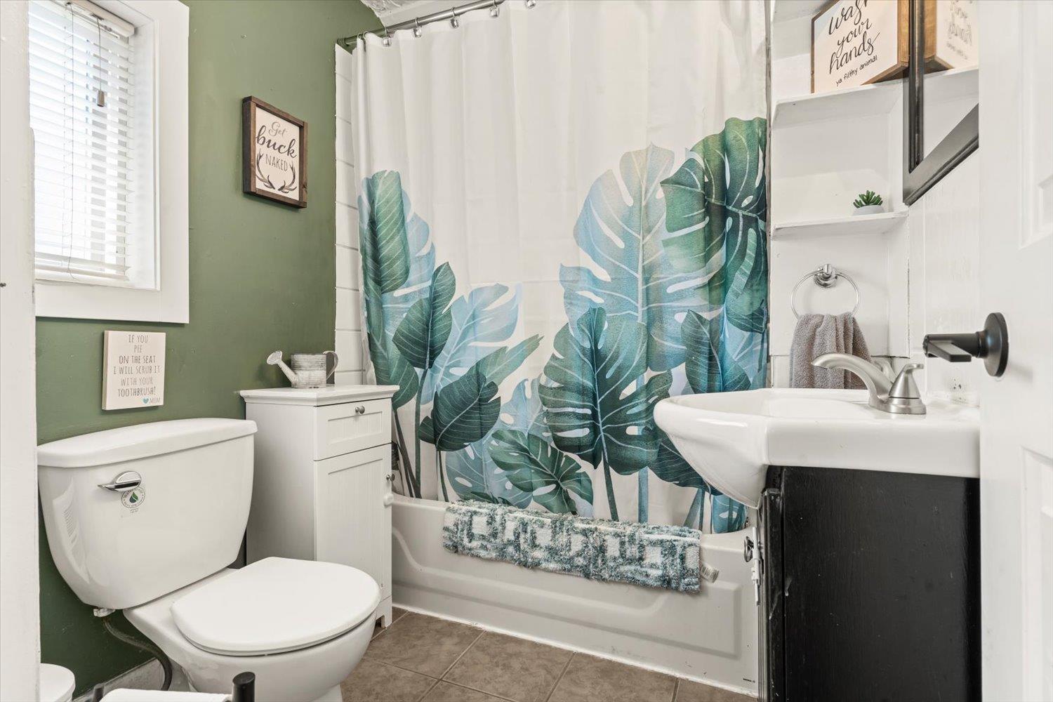 325 Hudson Bay Street Property Photo 14