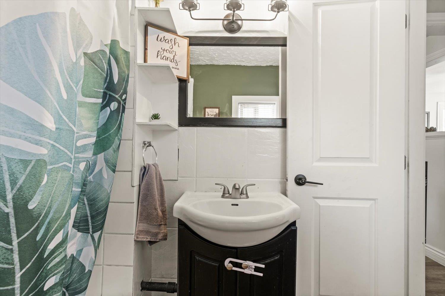 325 Hudson Bay Street Property Photo 15