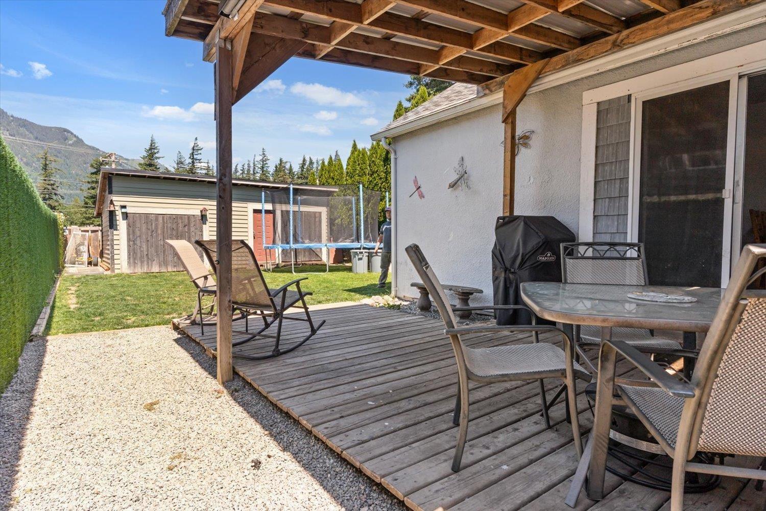 325 Hudson Bay Street Property Photo 20