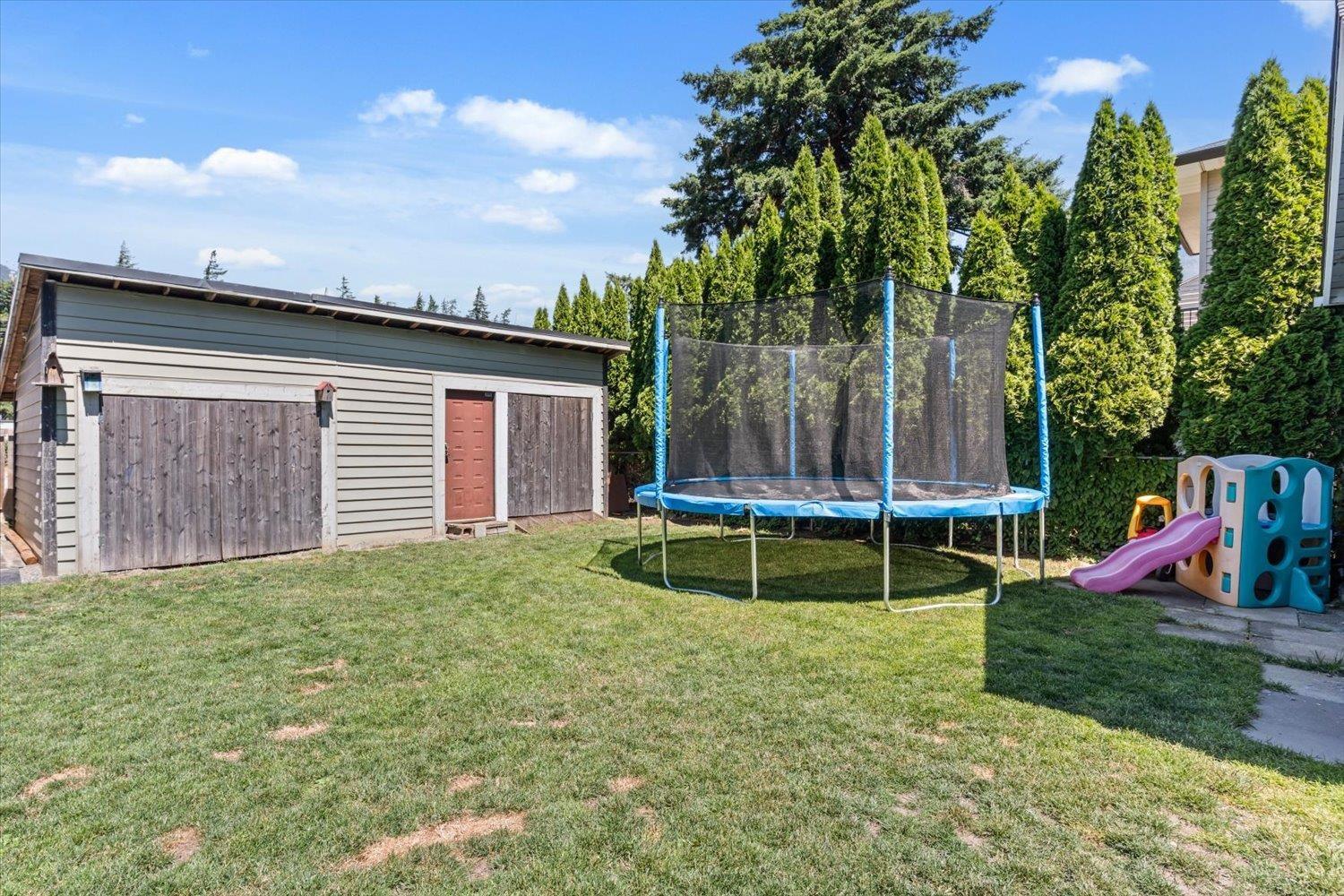 325 Hudson Bay Street Property Photo 21