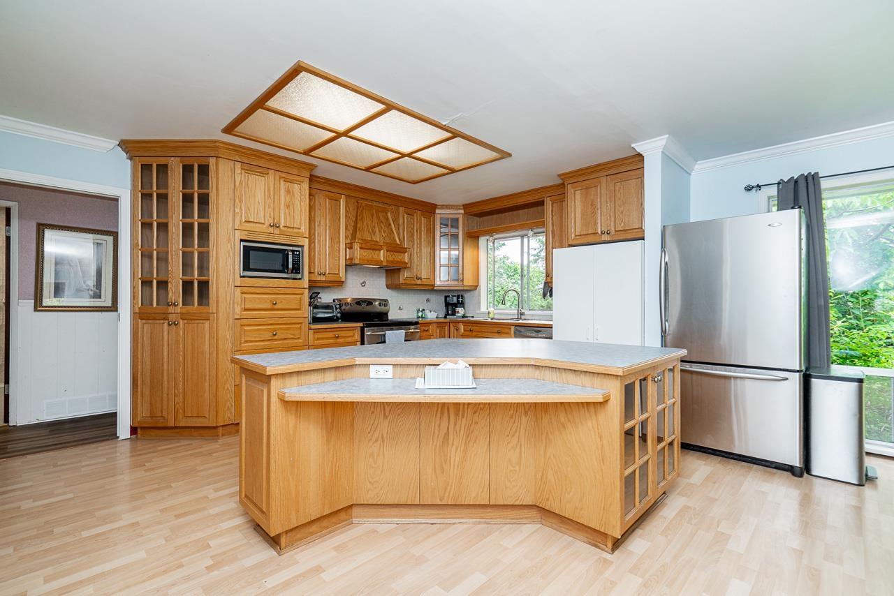 18495 0 Avenue Property Photo 13