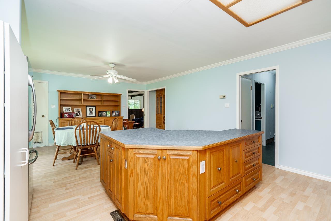 18495 0 Avenue Property Photo 15
