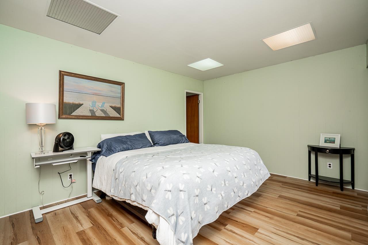 18495 0 Avenue Property Photo 18