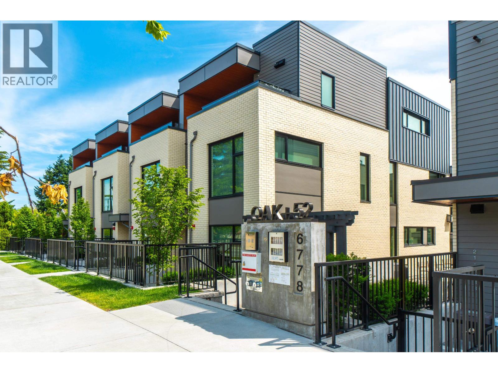 12 6778 Oak Street Property Photo 2