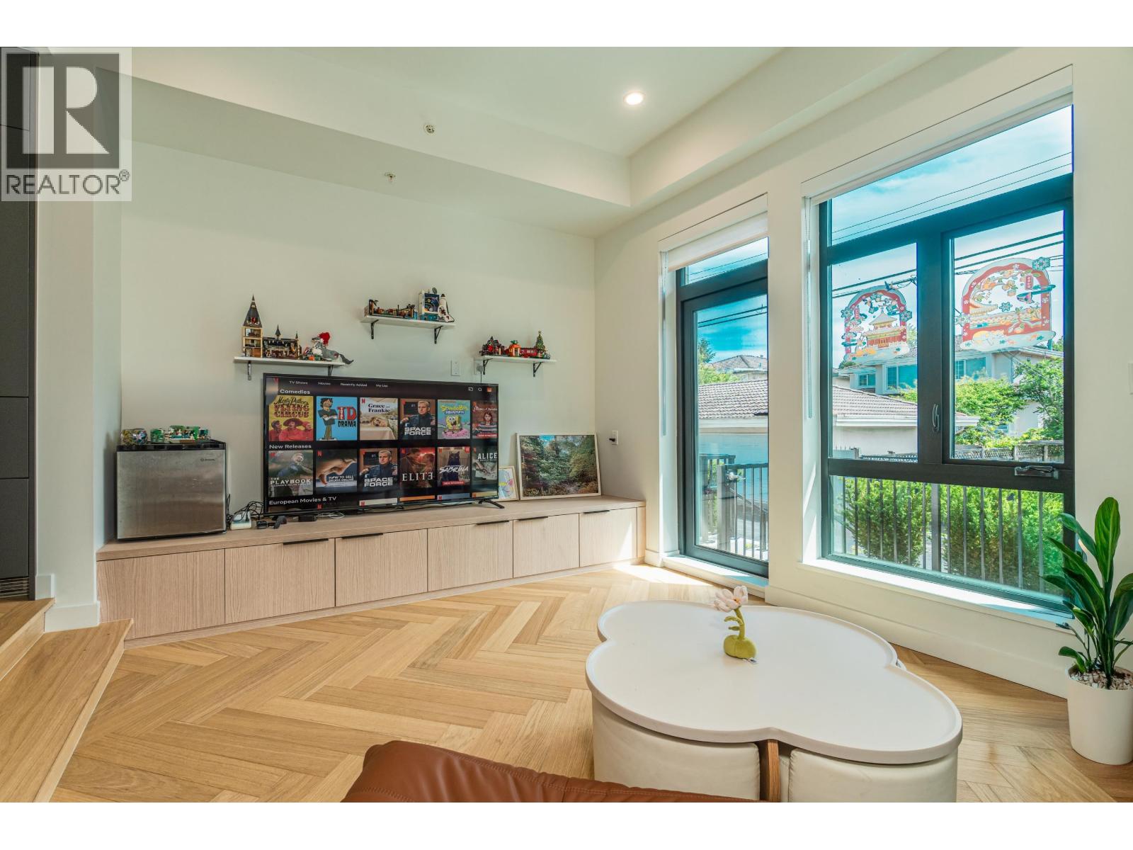 12 6778 Oak Street Property Photo 7