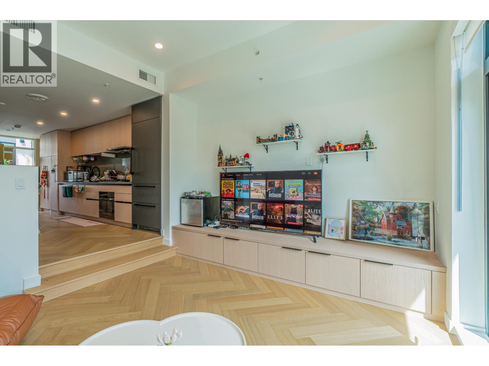 12 6778 Oak Street Property Photo 8
