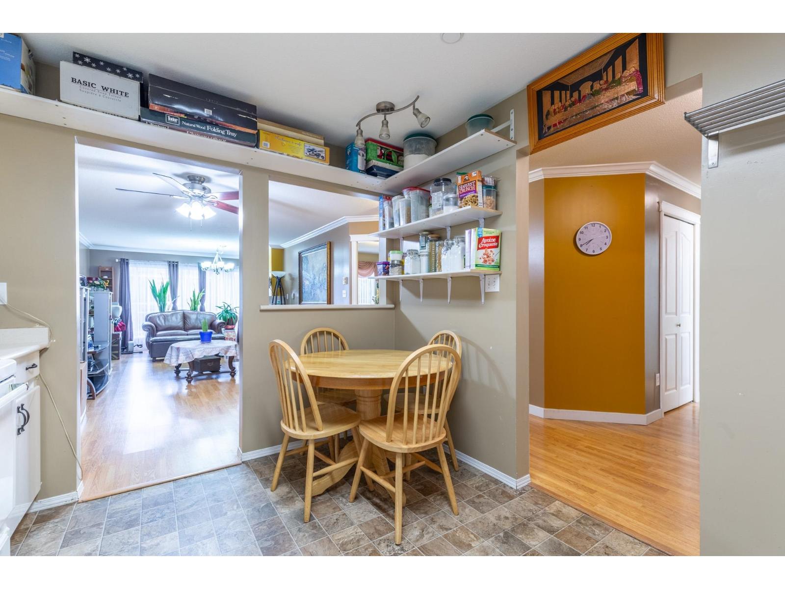 302 33280 E Bourquin Crescent Property Photo 9