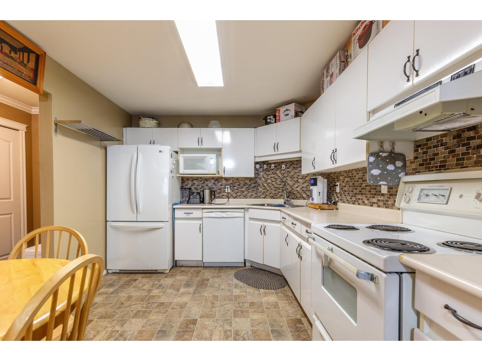 302 33280 E Bourquin Crescent Property Photo 11