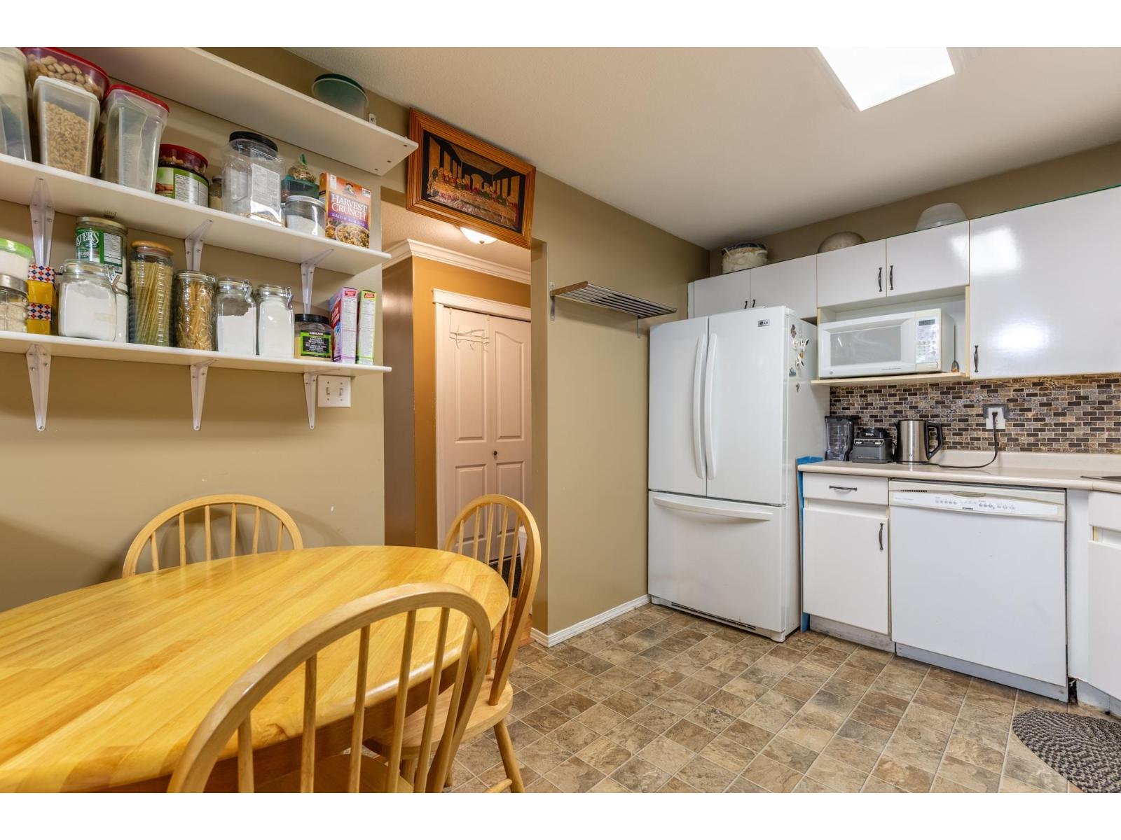 302 33280 E Bourquin Crescent Property Photo 12
