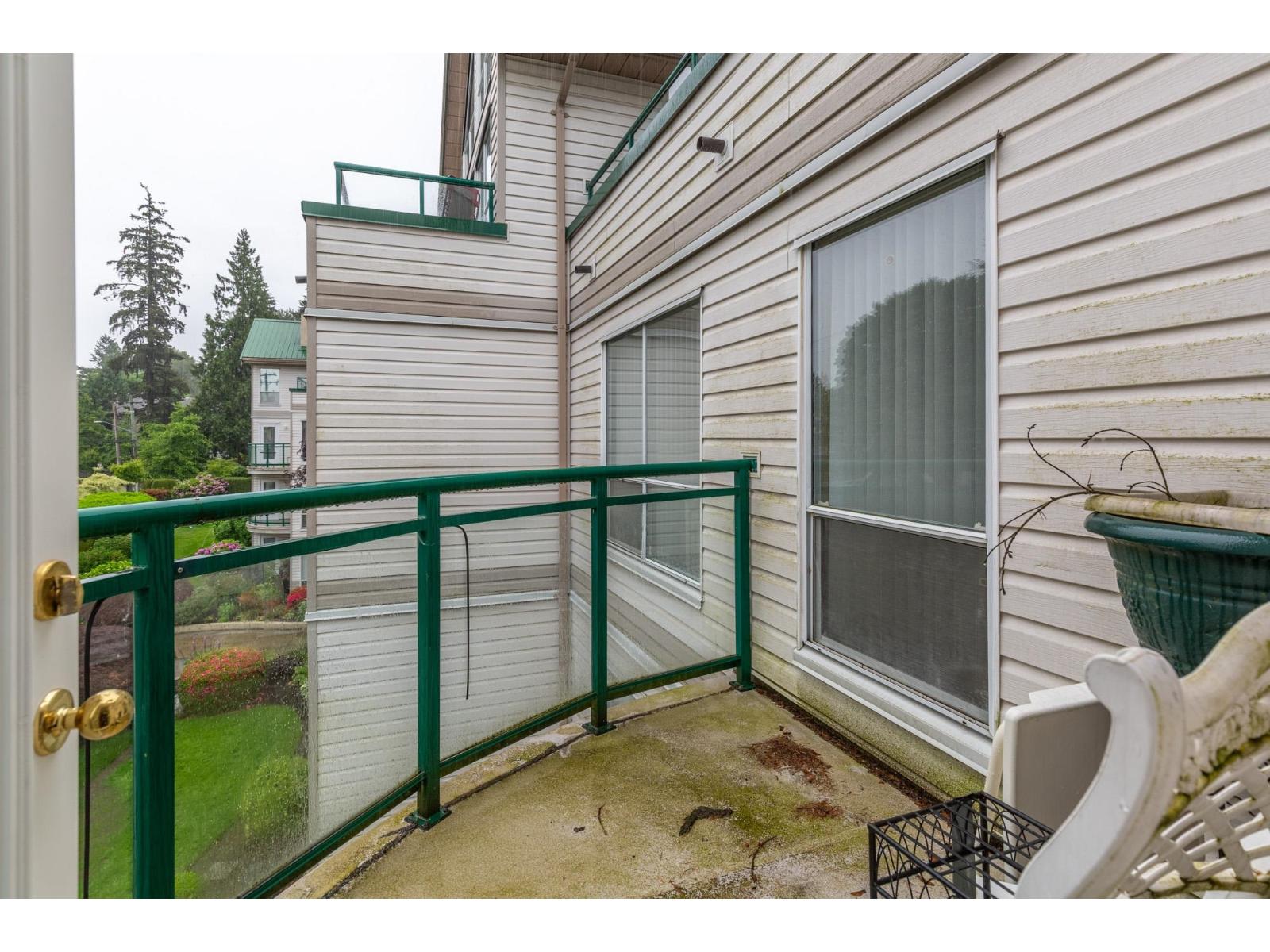 302 33280 E Bourquin Crescent Property Photo 27