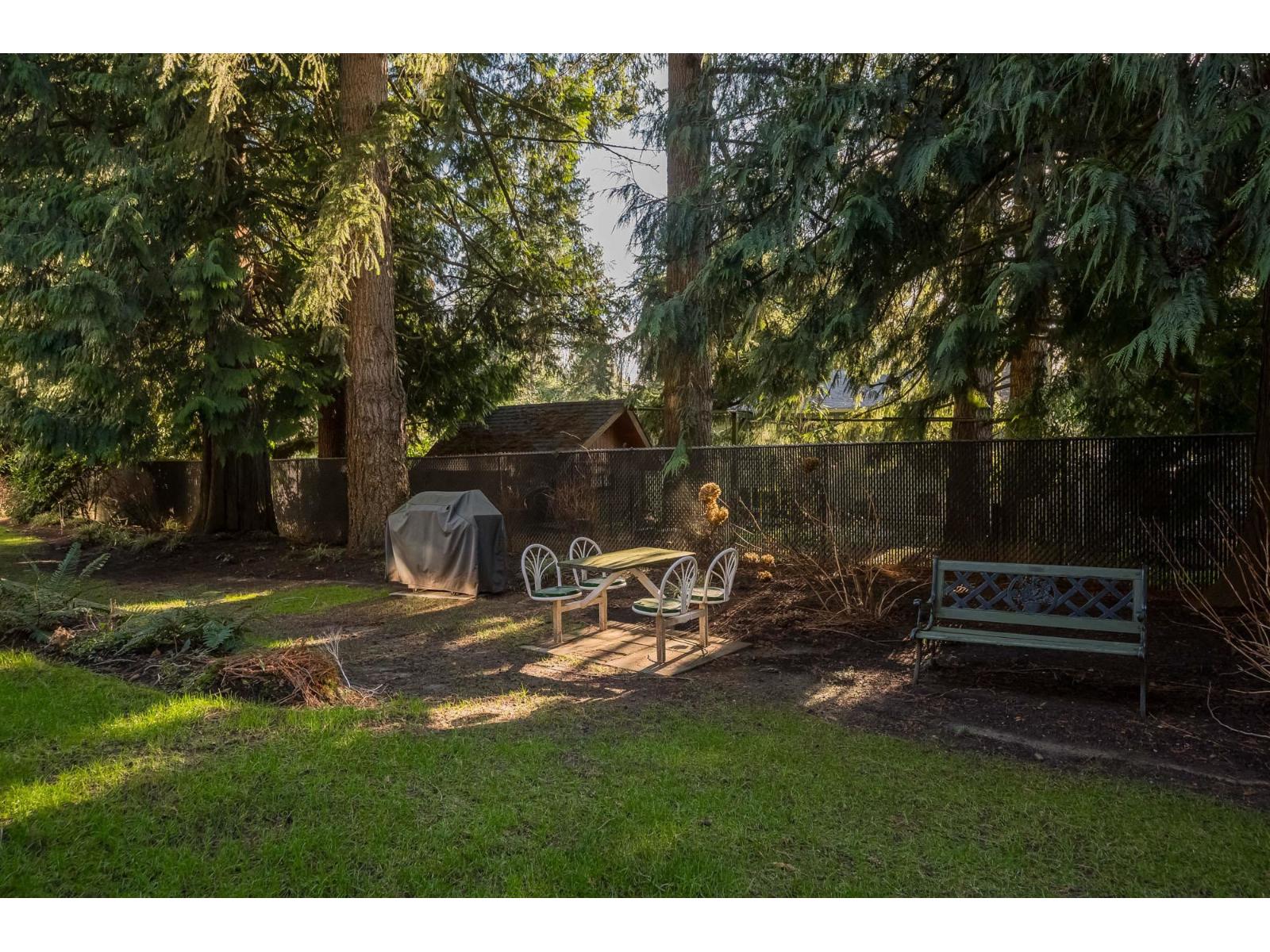 302 33280 E Bourquin Crescent Property Photo 33