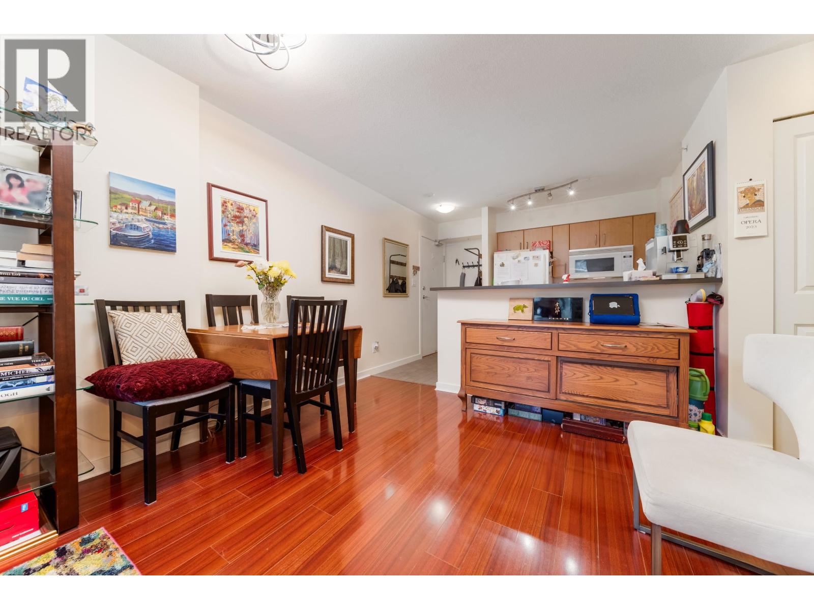 304 1295 Richards Street Property Photo 6
