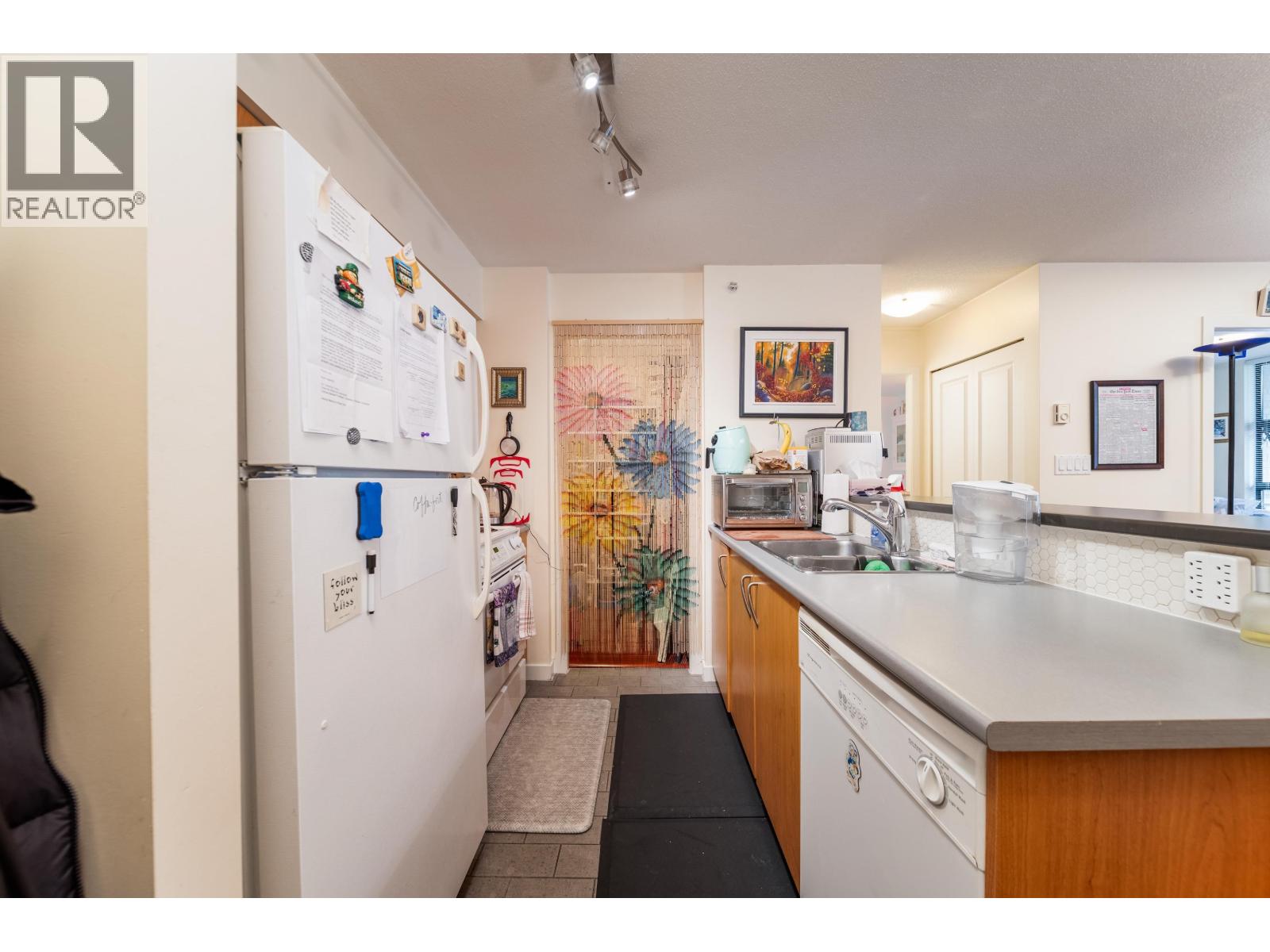 304 1295 Richards Street Property Photo 10