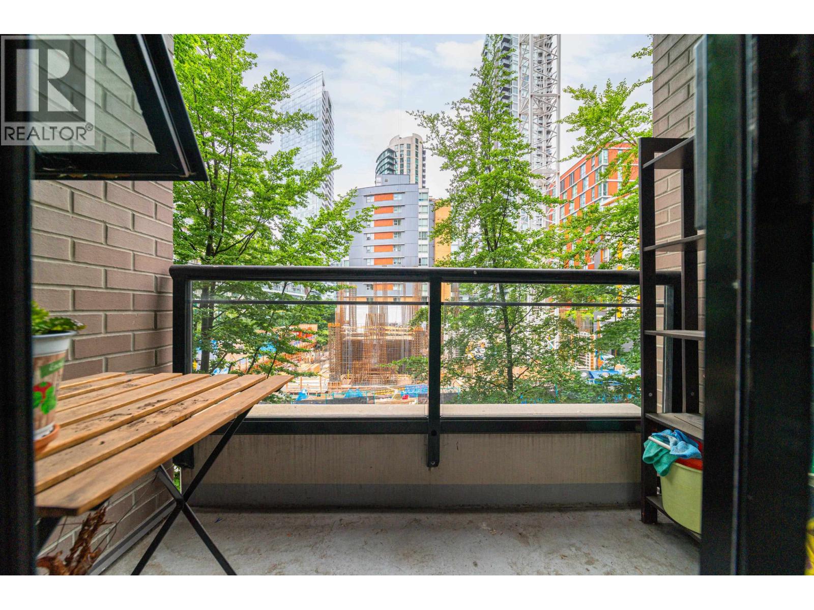 304 1295 Richards Street Property Photo 15