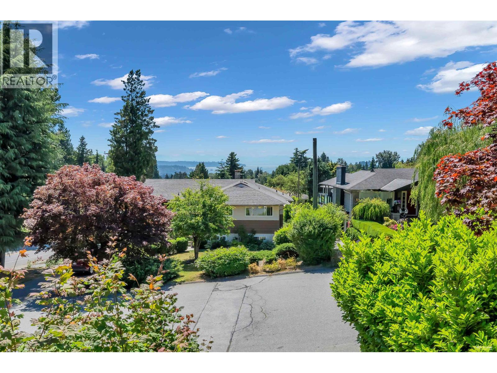 468 SAVILLE CRESCENT