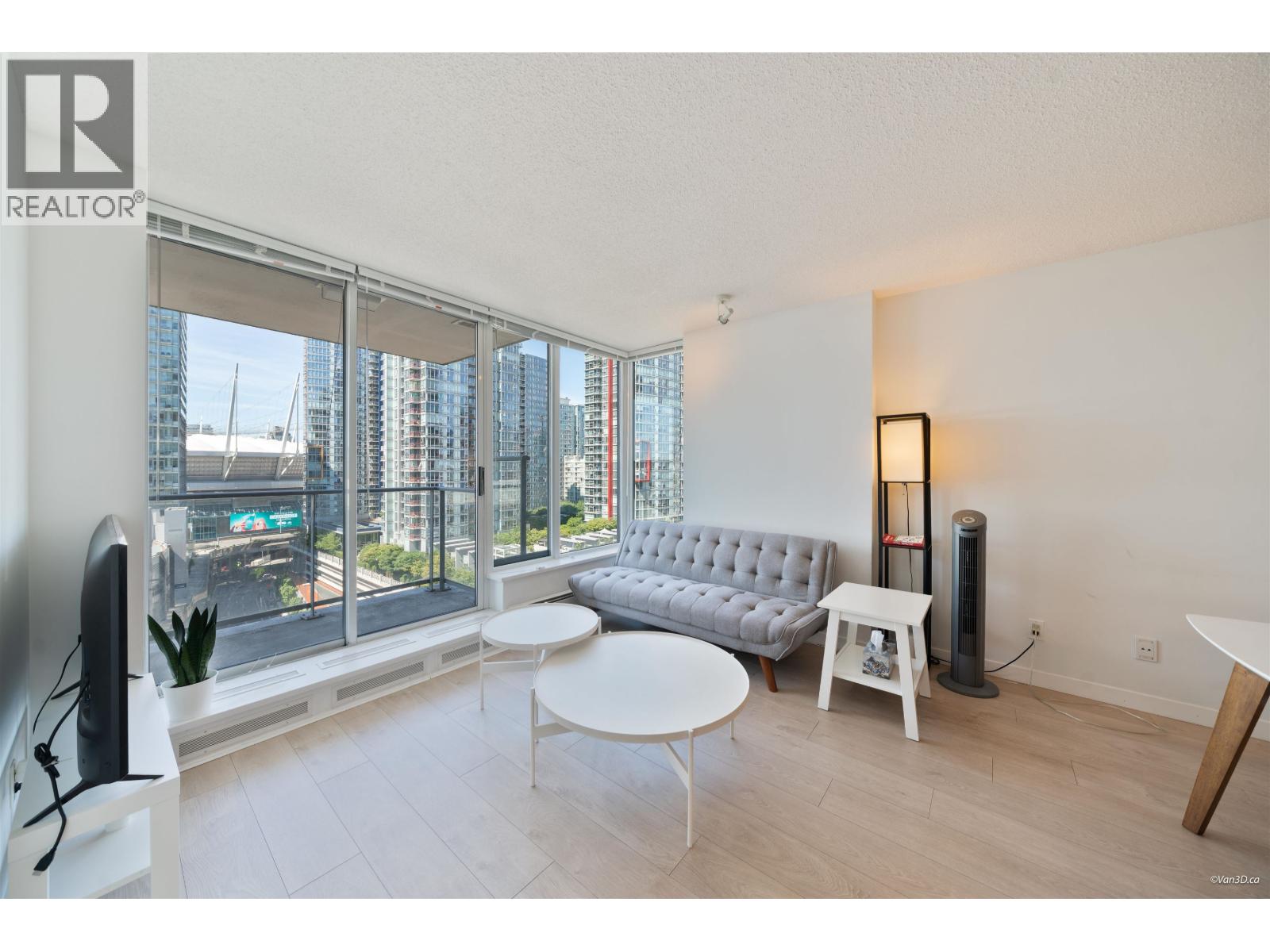 1707 689 Abbott Street Property Photo 6