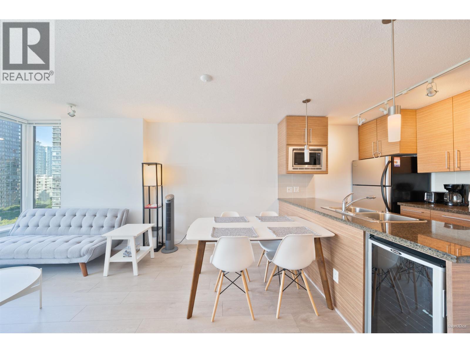 1707 689 Abbott Street Property Photo 7