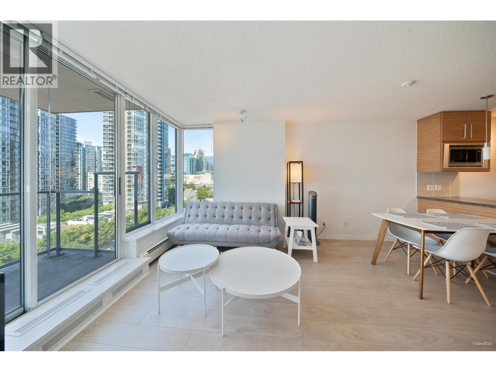 1707 689 Abbott Street Property Photo 8