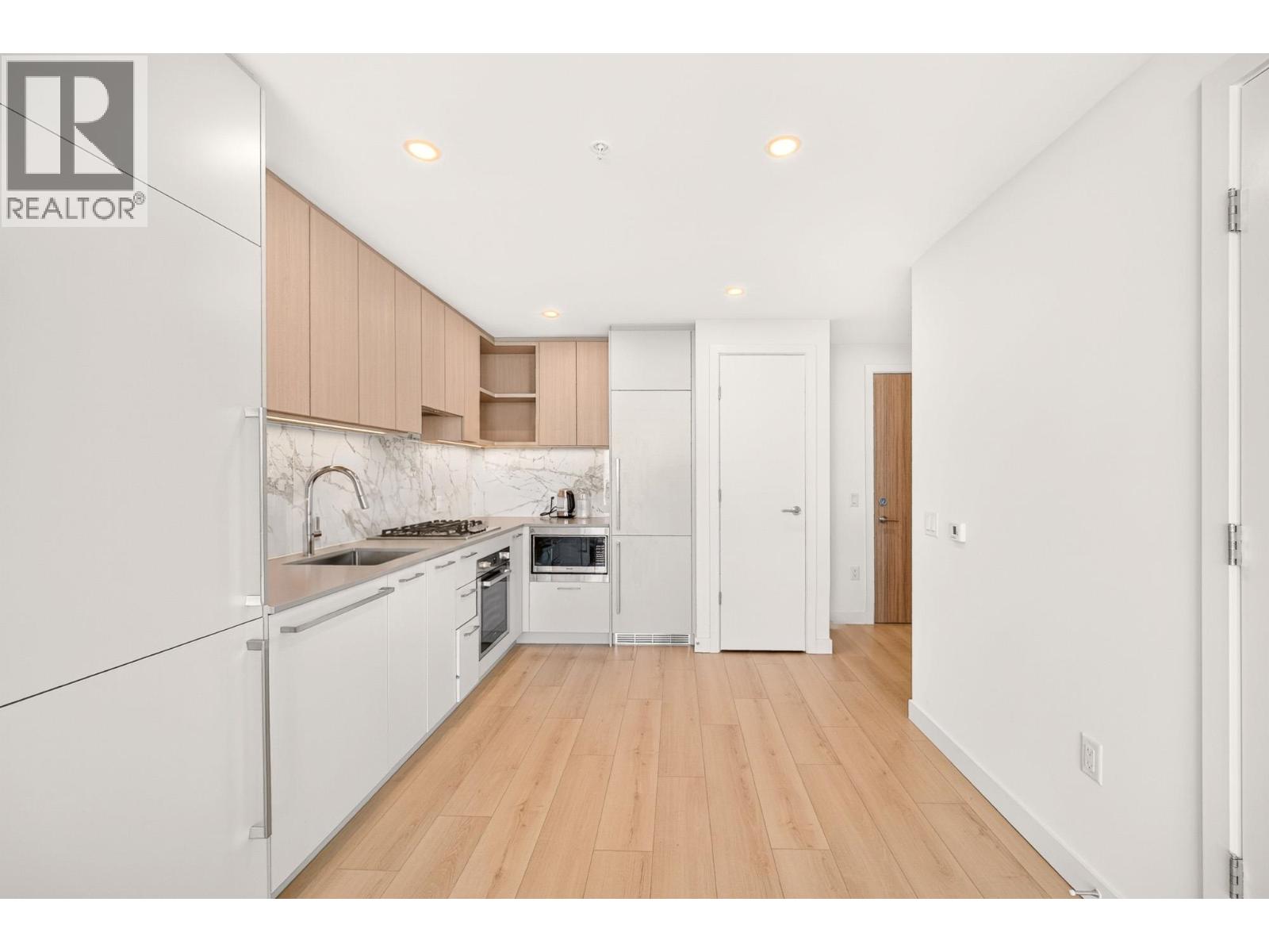 1303 6468 Willingdon Avenue Property Photo 4
