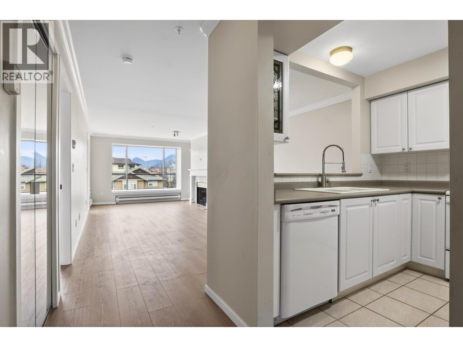 308 2340 Hawthorne Avenue Property Photo 4