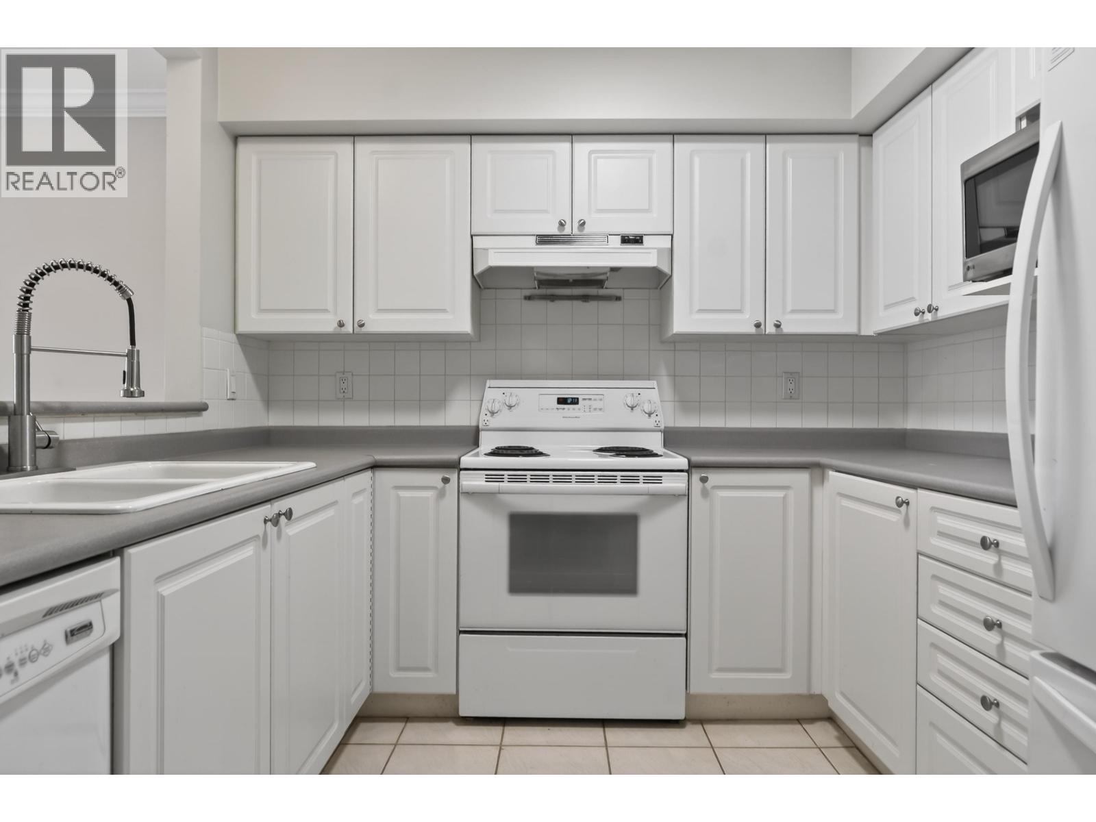 308 2340 Hawthorne Avenue Property Photo 5