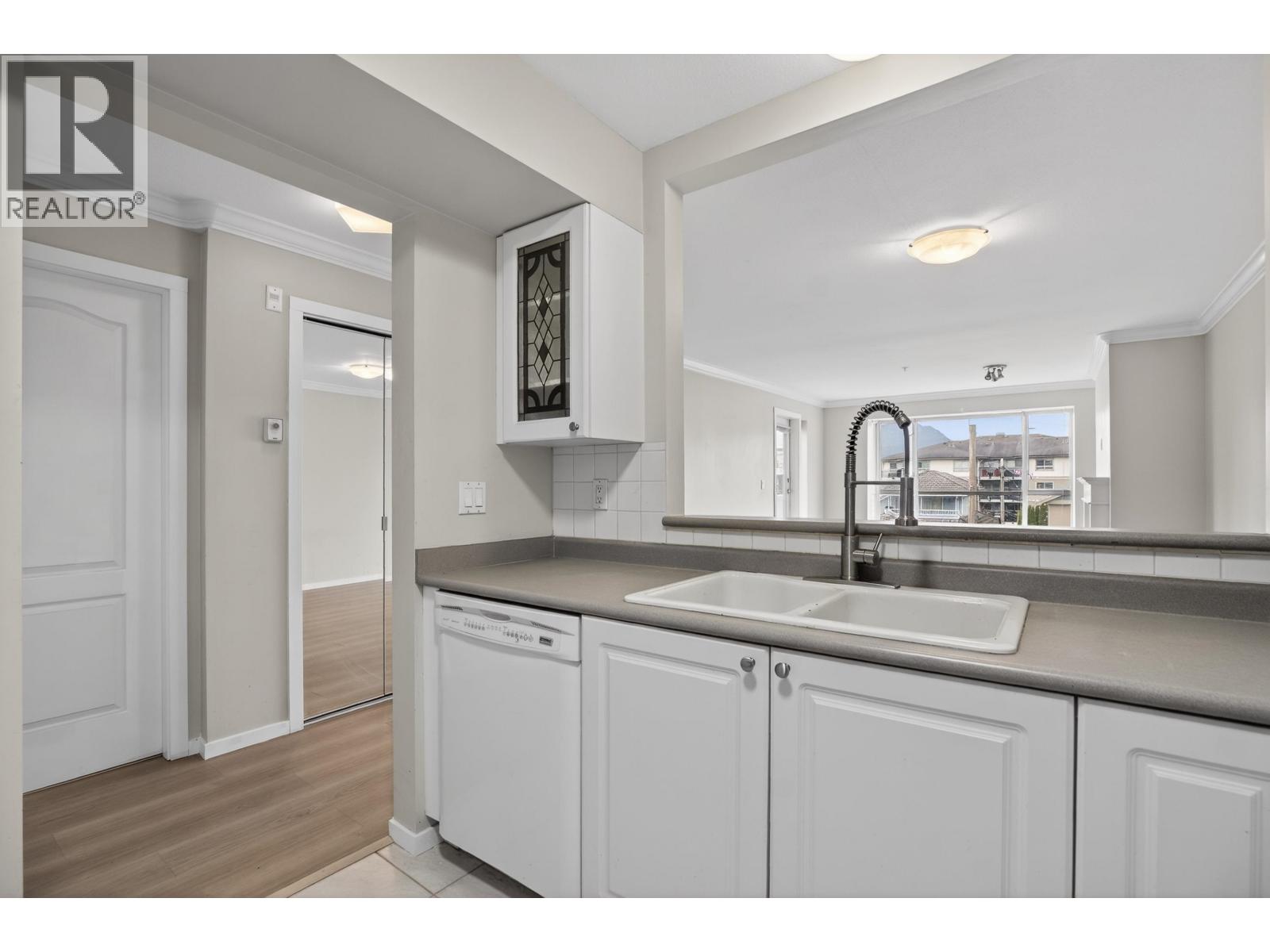 308 2340 Hawthorne Avenue Property Photo 7
