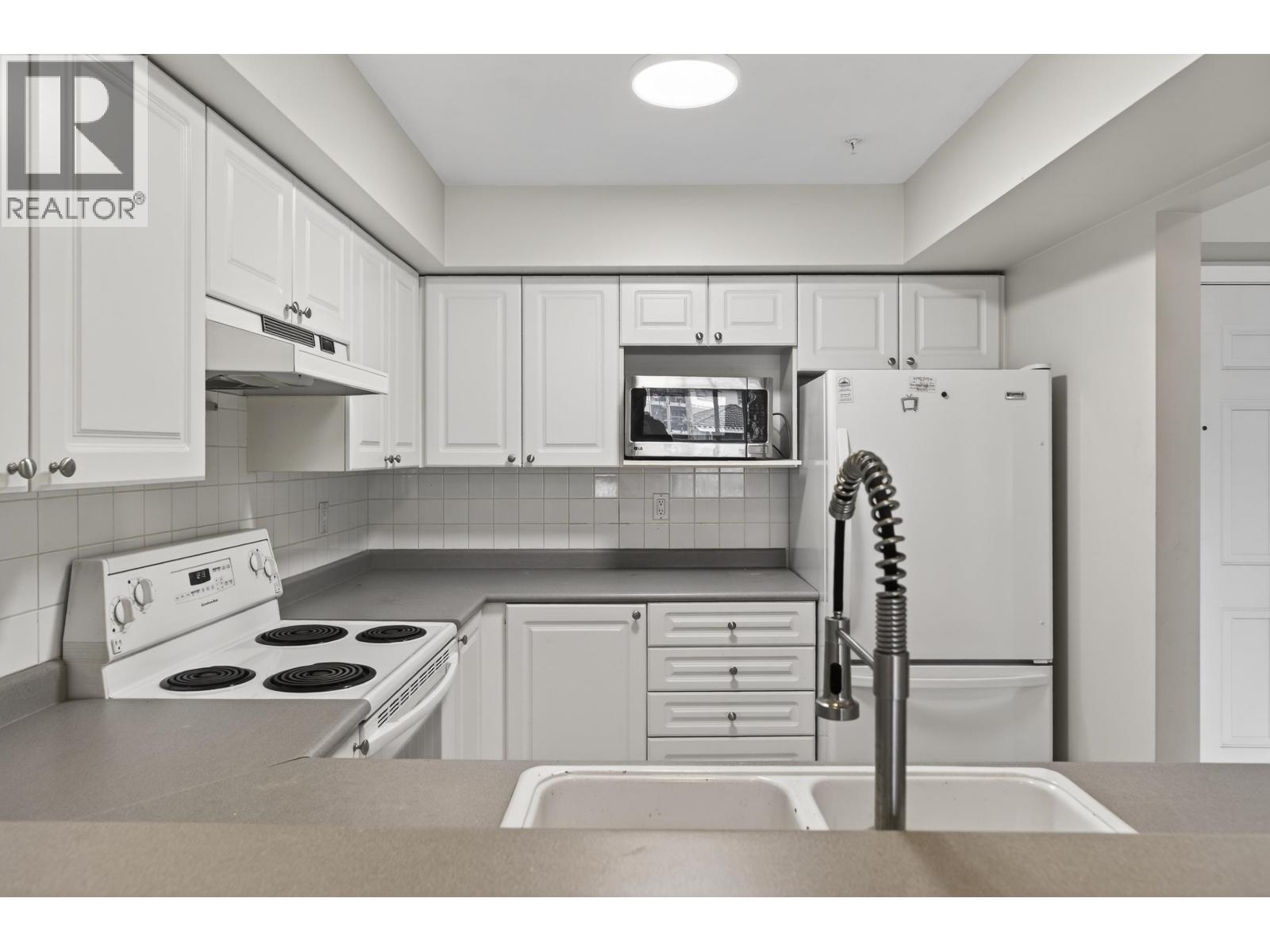 308 2340 Hawthorne Avenue Property Photo 9
