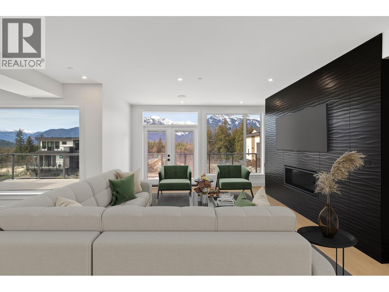 28 3385 Mamquam Road Property Photo 2