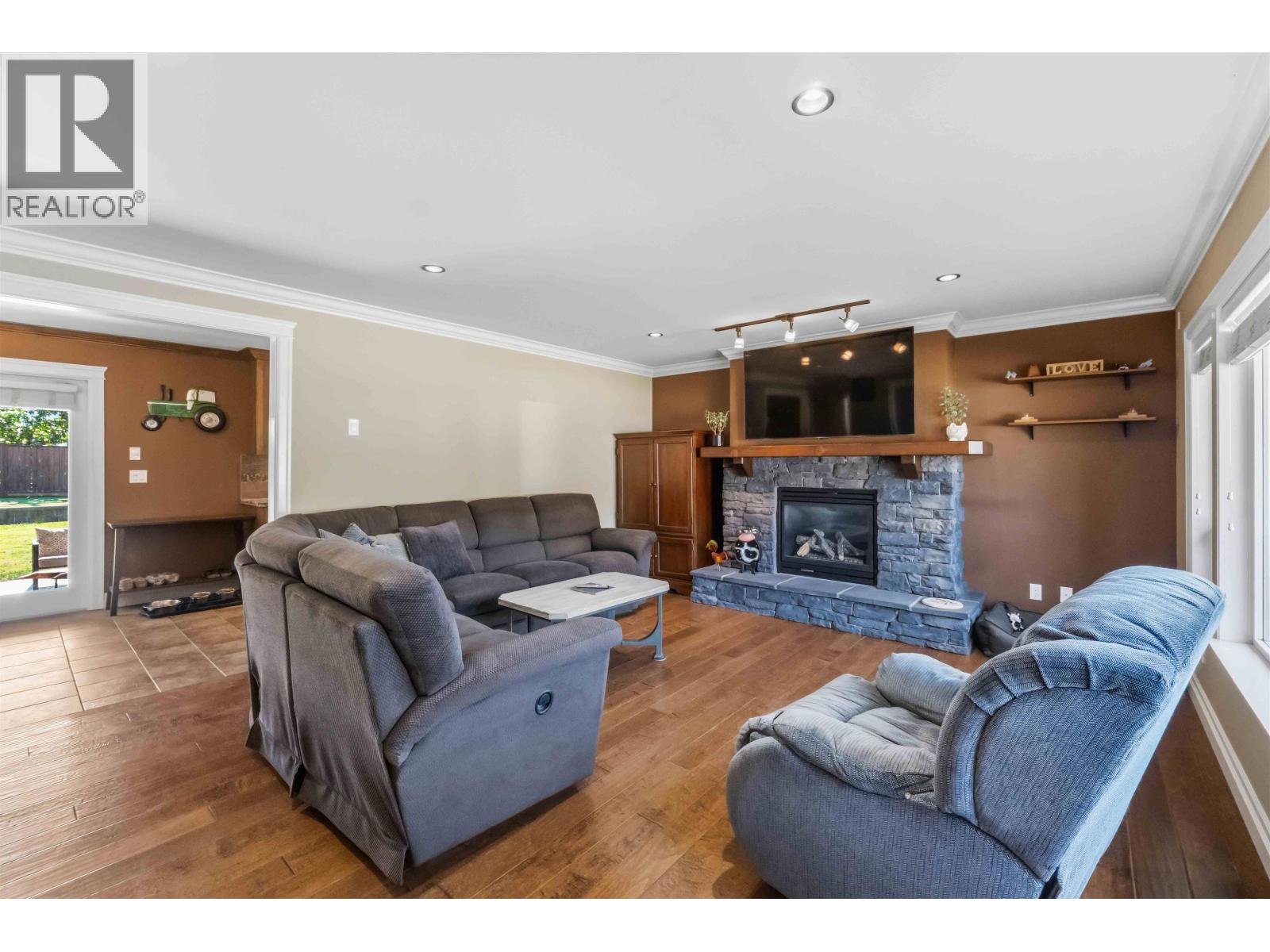 12316 227 Street Property Photo 4