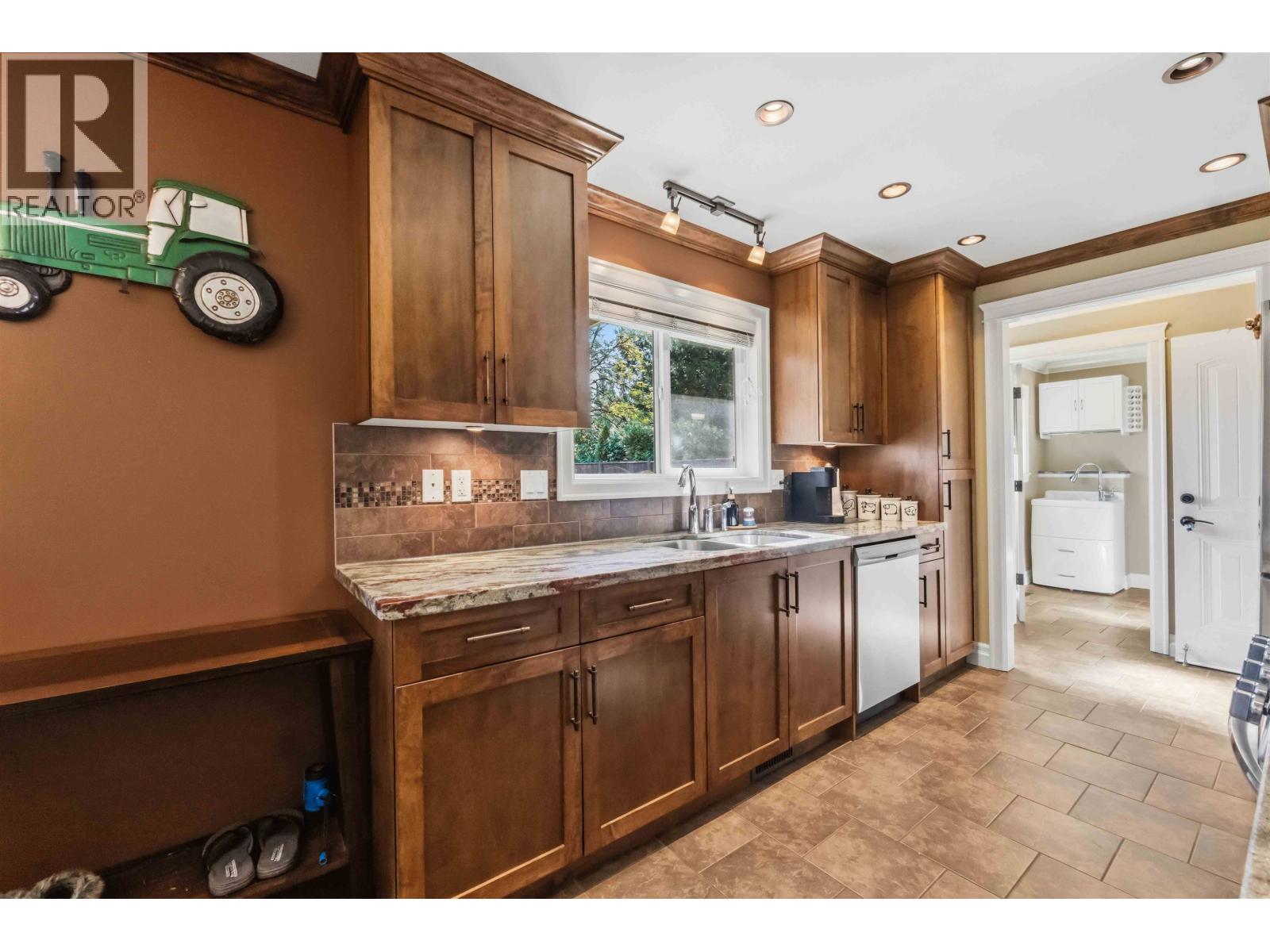 12316 227 Street Property Photo 8