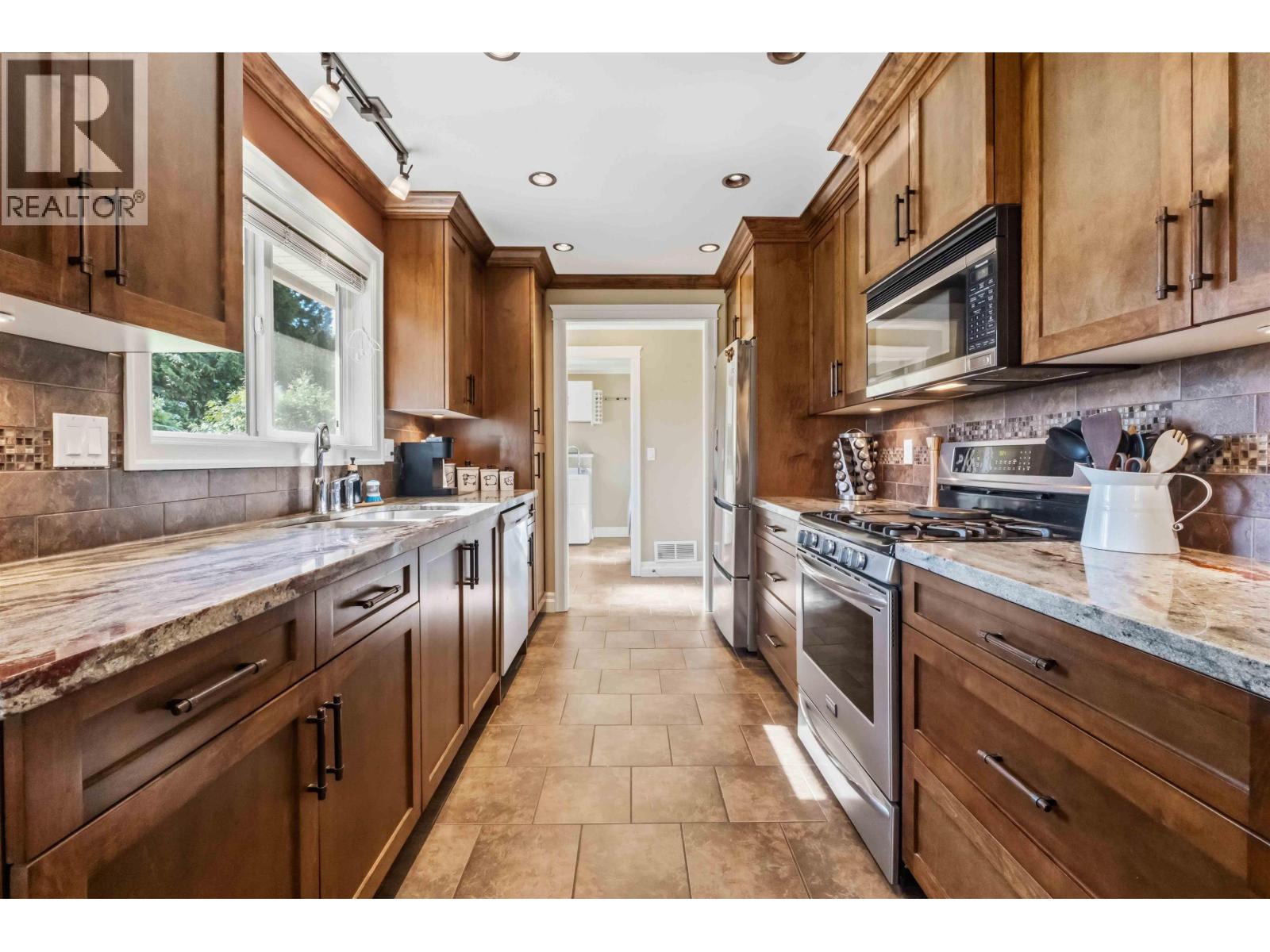 12316 227 Street Property Photo 9