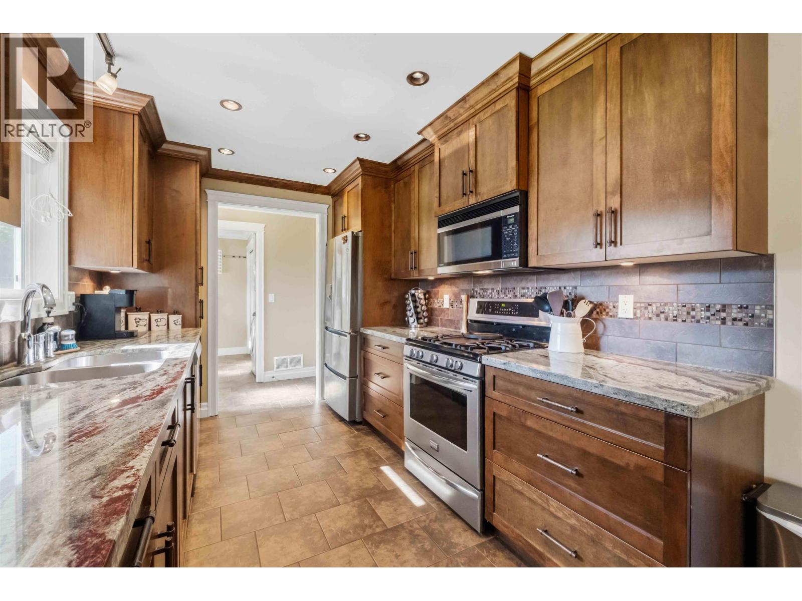 12316 227 Street Property Photo 14