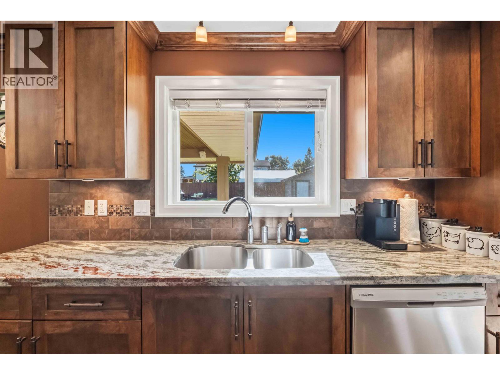 12316 227 Street Property Photo 15