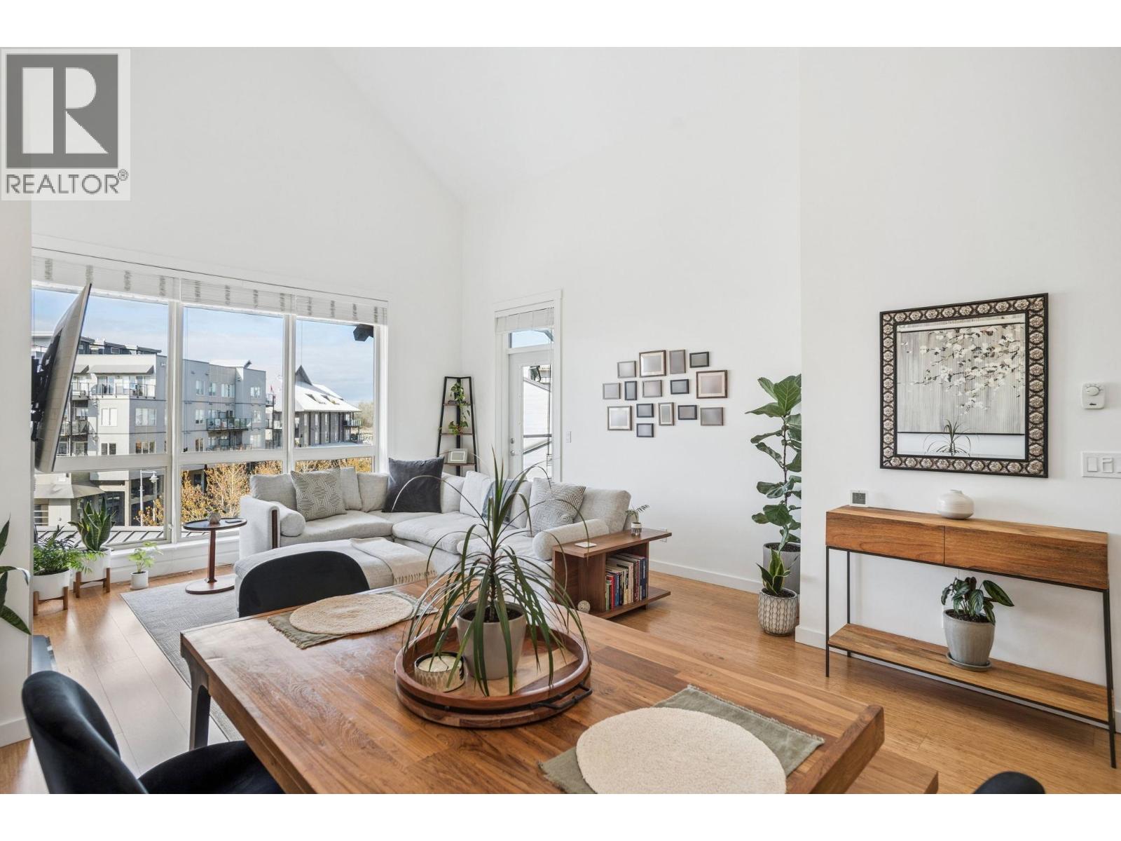401 6233 London Road Property Photo 3